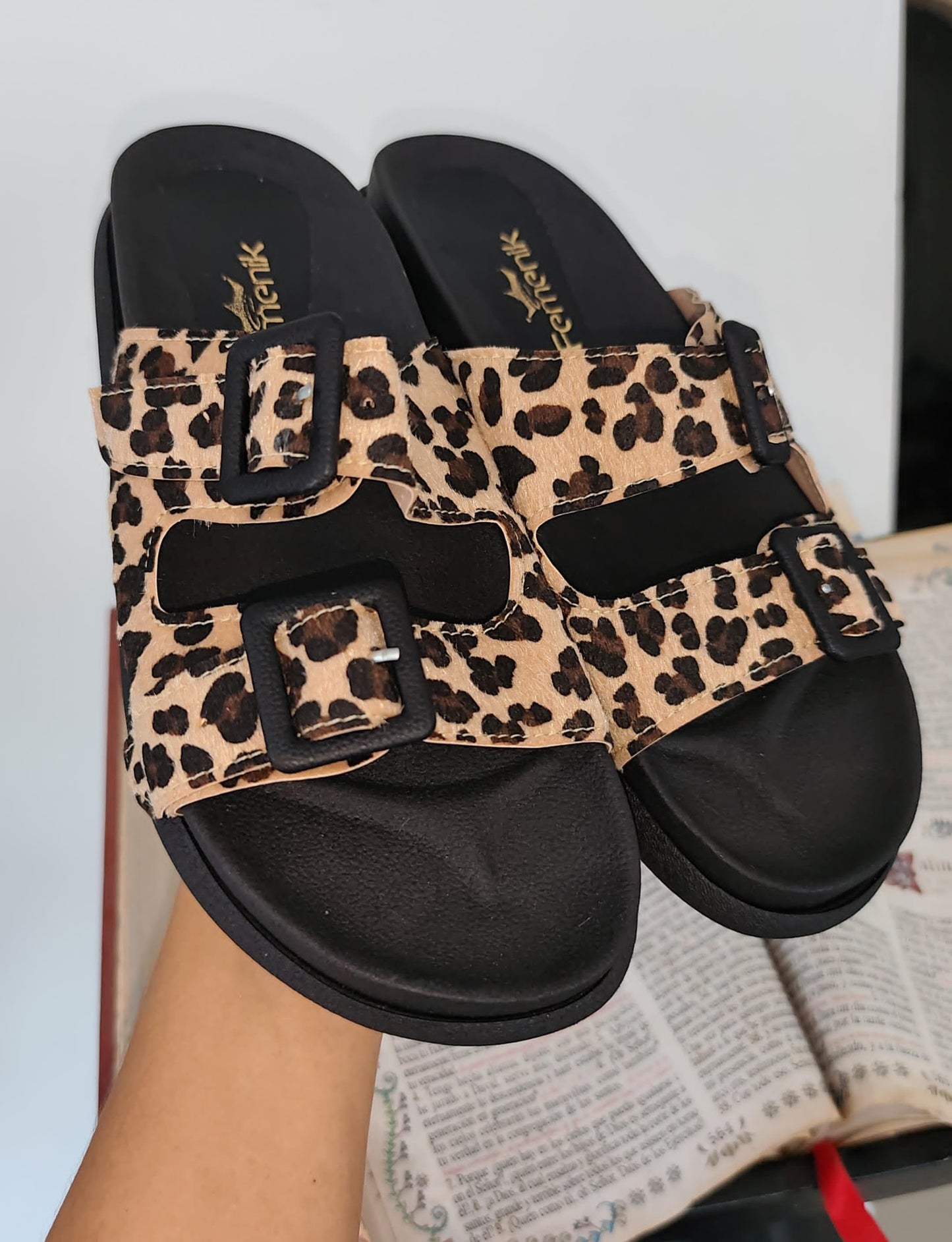 Plataforma: Leopardo con negro