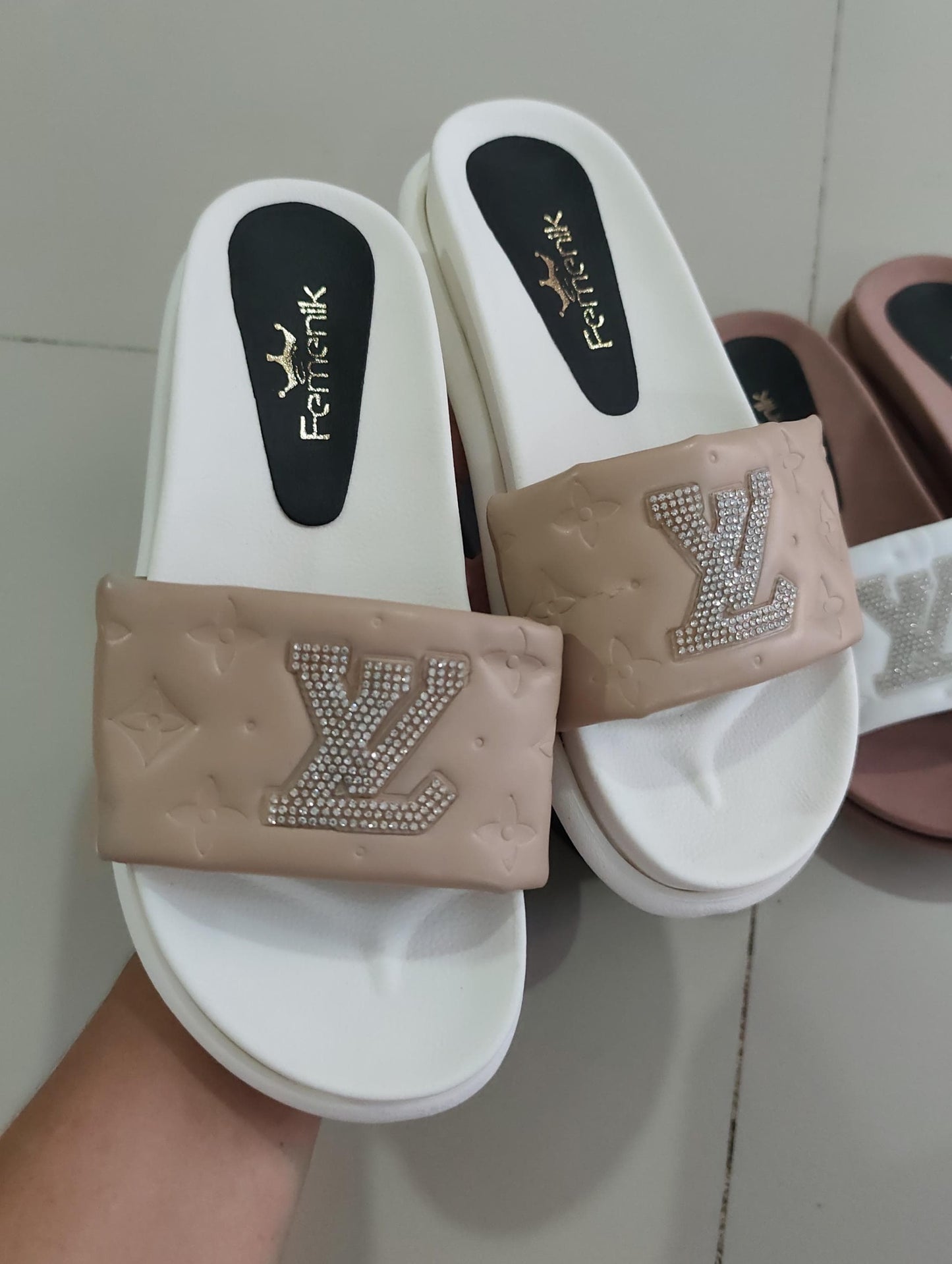 Plataforma: beige y blanco