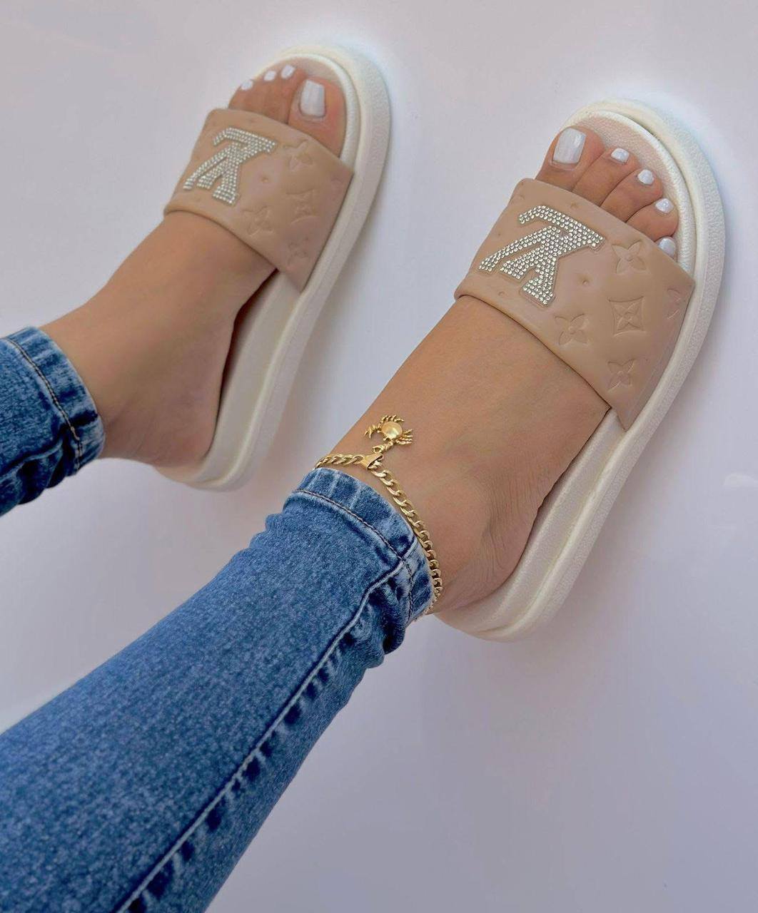 Plataforma: beige y blanco